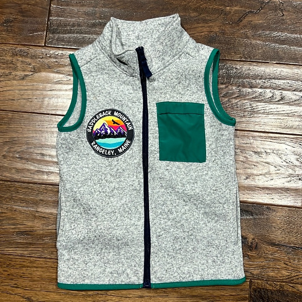 Saddleback Mountain zip up vest kids size 5 grey w/green trim and pocket